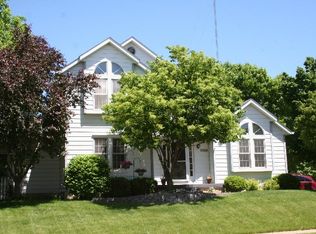 3560 Deerbrook Dr, Bettendorf, IA
