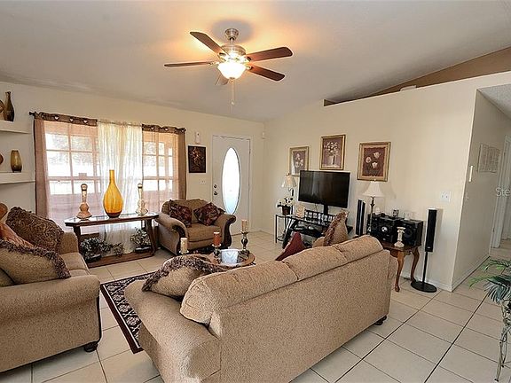 3rd image of 471 Lark Ct