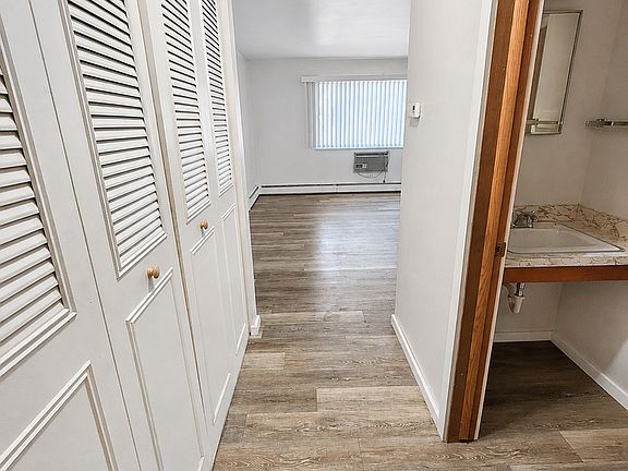 3rd image of 1601 E 10th St APT 102