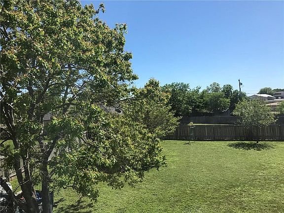 5th image of 341 Country Aire Dr