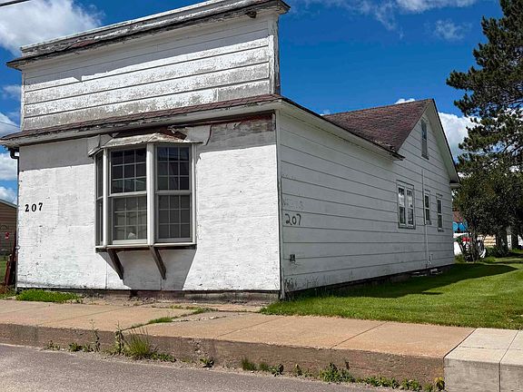 2nd image of 207 Maple Ave