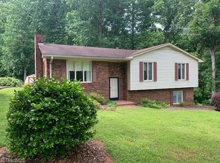 846 Honeysuckle Rd, Asheboro, NC 27203