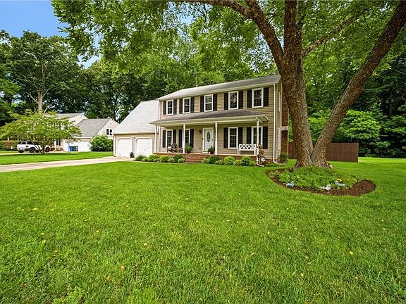 2nd image of 30 Hunt Wood Dr