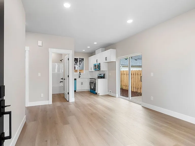 6341 SE 85th Ave #B — Photo 3