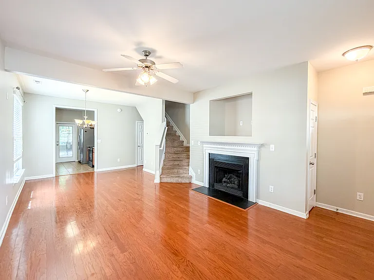 521 Woodson Dr — Photo 5