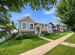 59 N Wildrose Dr, Sylvan Lake, AB T4S2L1