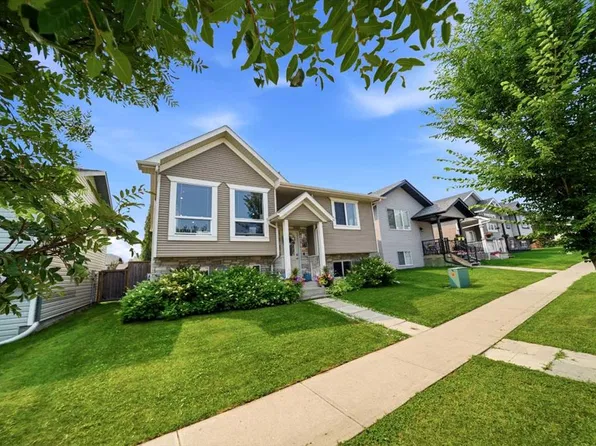 59 N Wildrose Dr, Sylvan Lake, AB T4S 2L1