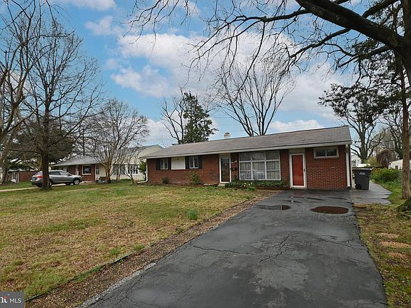 2nd image of 5003 Treetop Ln