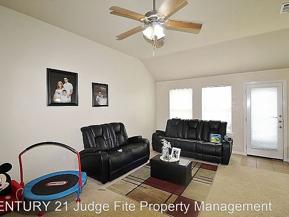2nd image of 215 Rawhide St