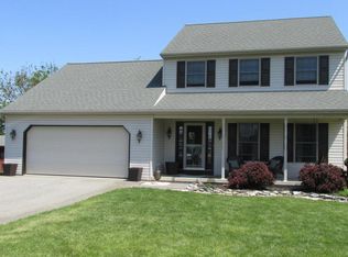 10 Rock Ridge Ave, Gordonville, PA 17529