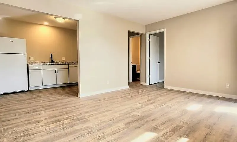 3 bed, 1000 sqft, $1,250 — Photo 1