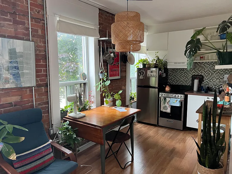 225 Gladstone Ave — Photo 20