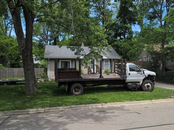 2220 Benton Ave, Kalamazoo, MI 49008