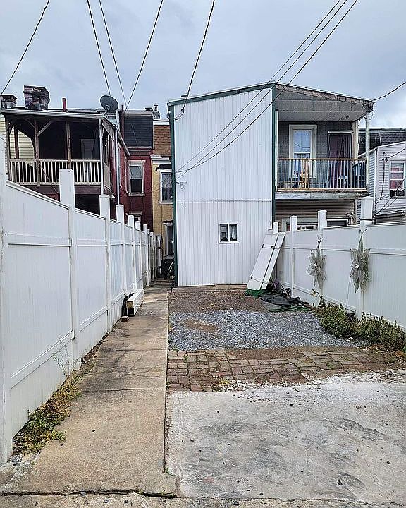 1st image of 321 Hollenbach St