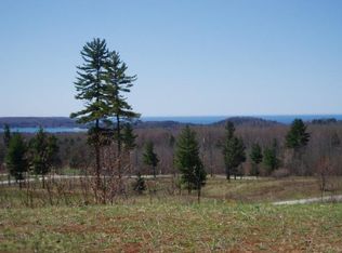 Starlight Ridge Cir, Onekama, MI 49675