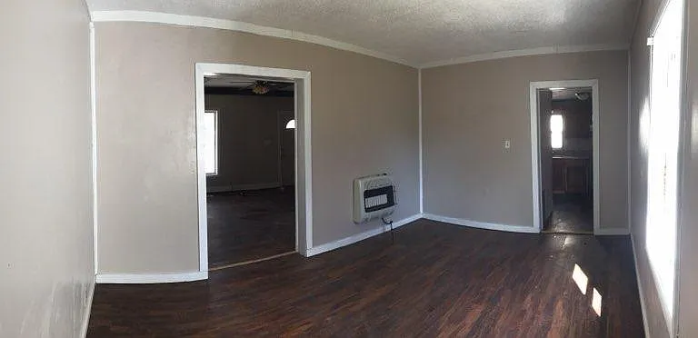 904 N H St — Photo 9