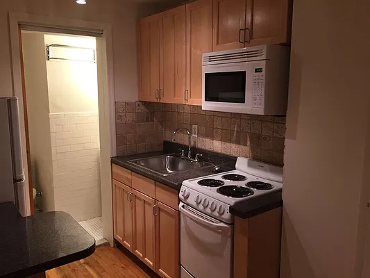 Rented by Chartwell Manhattan Realty | media 8