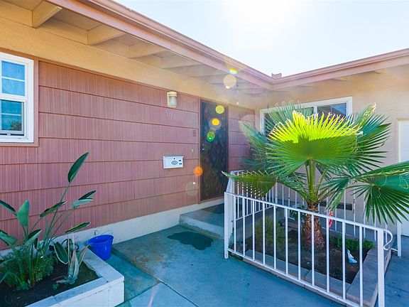 3rd image of 501 Sandalwood Dr