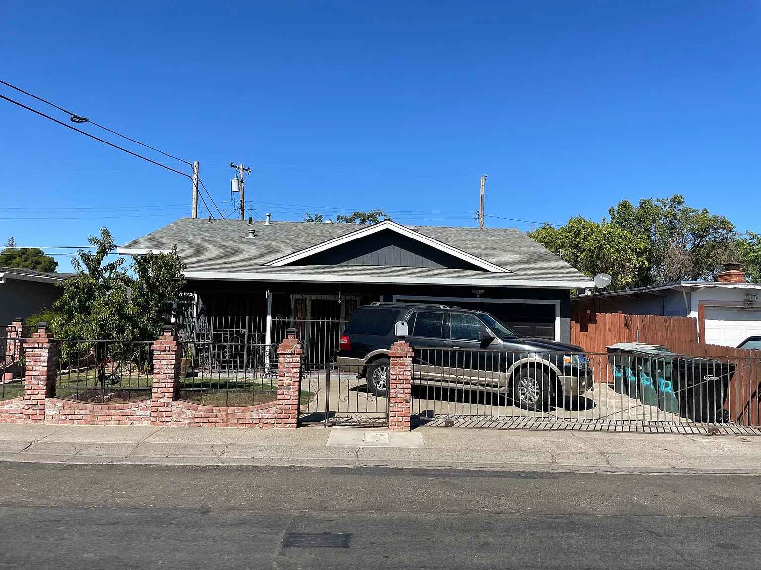 5882 Nina Way photo 1