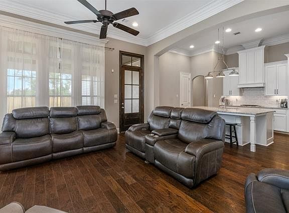 3rd image of 3231 Fairwood Ln #L
