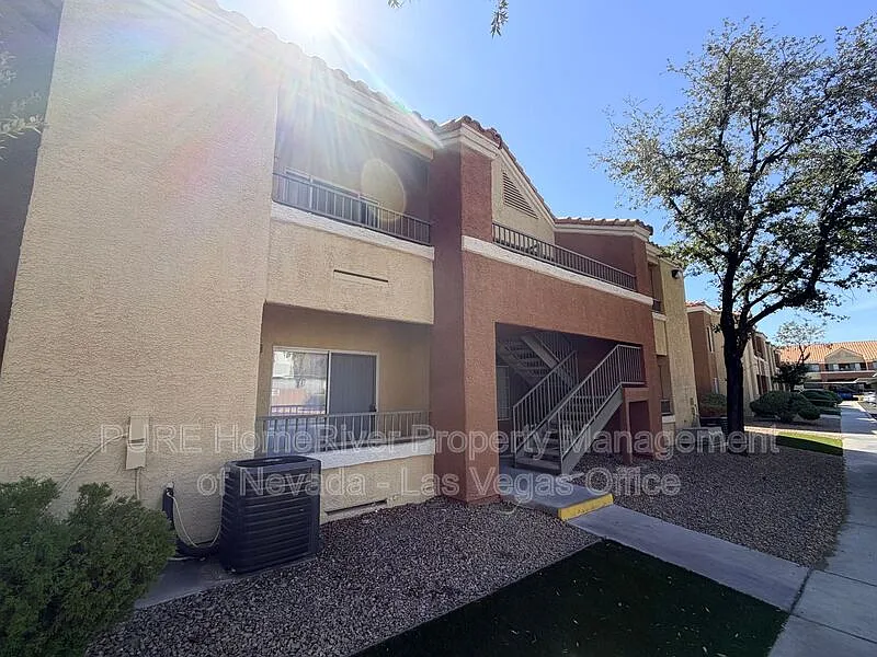 2 bed, 2.0 bath, 845 sqft, $1,450 — Photo 2