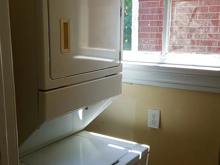 614 S Laurel St #B — Photo 11