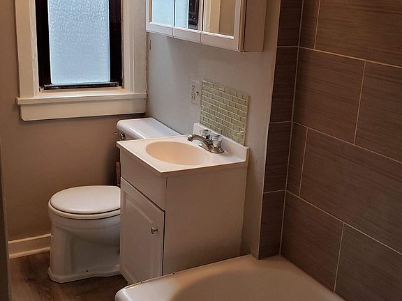 4th image of 216 W Saint Paul Ave APT 3R
