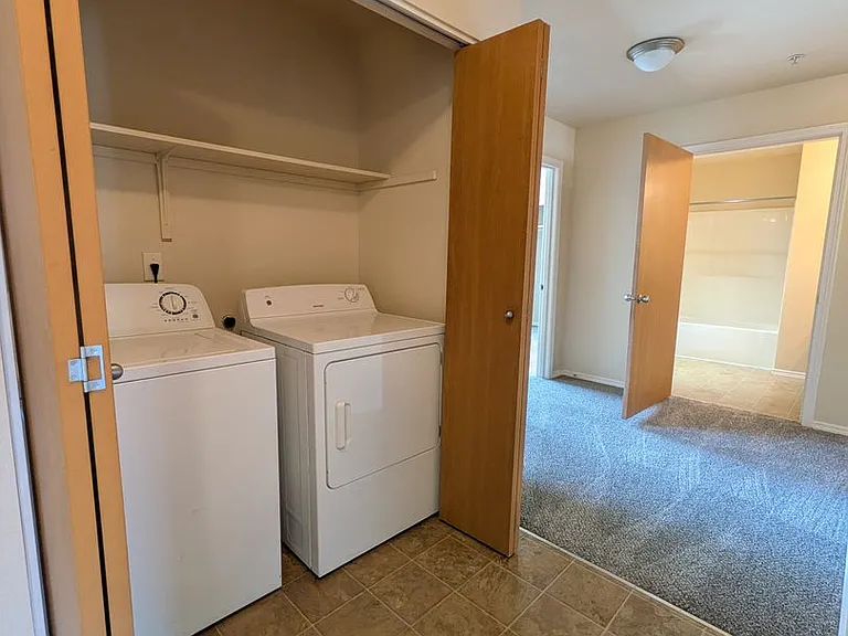 Wellesley Park Apartments — Photo 107
