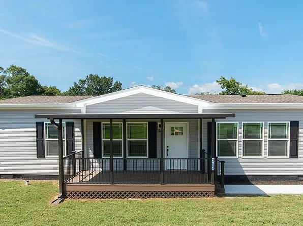 383 N Topaz St, Franklin, NC 28734