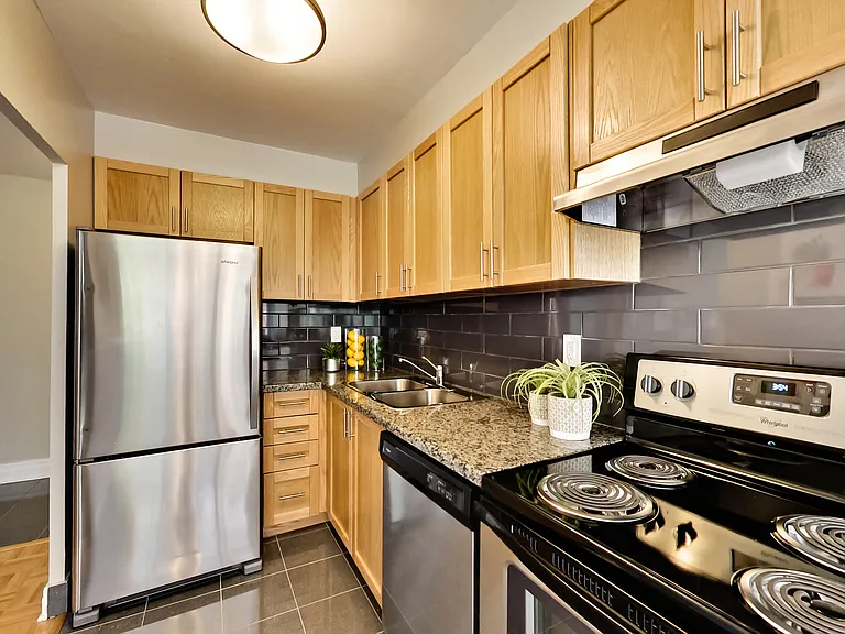 680 Roselawn Ave — Photo 26