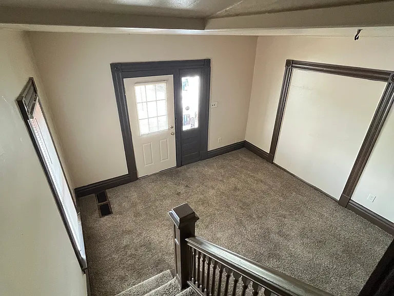 109 1/2 Riverside Dr #109-1.2 — Photo 2