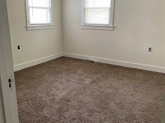 4th image of 814 Winona Ct