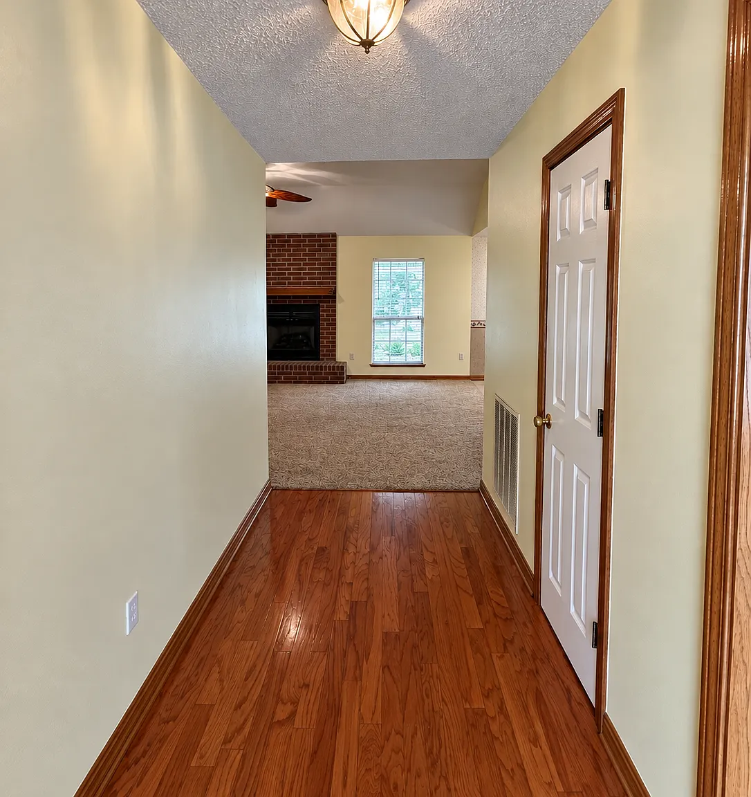 3 bed, 1826 sqft, $2,300 — Photo 2