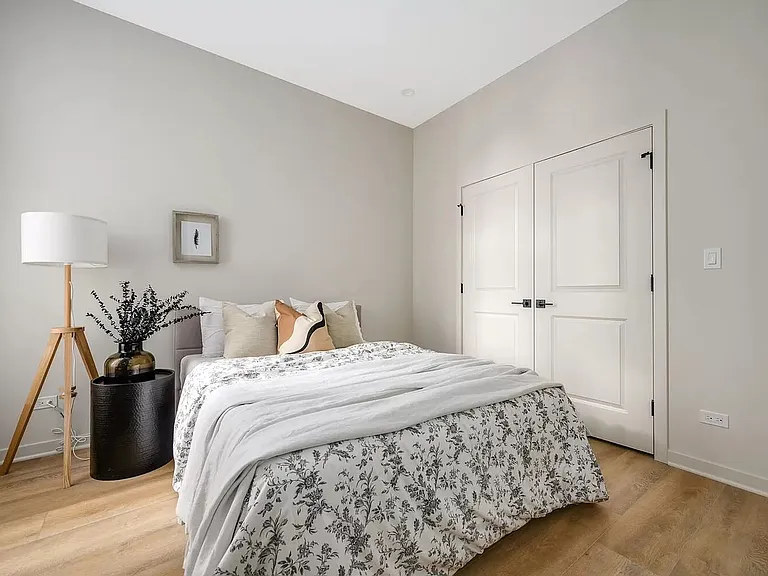3153 N Tripp Ave #305 — Photo 13
