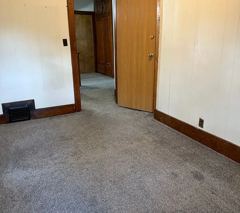 2225 Main St