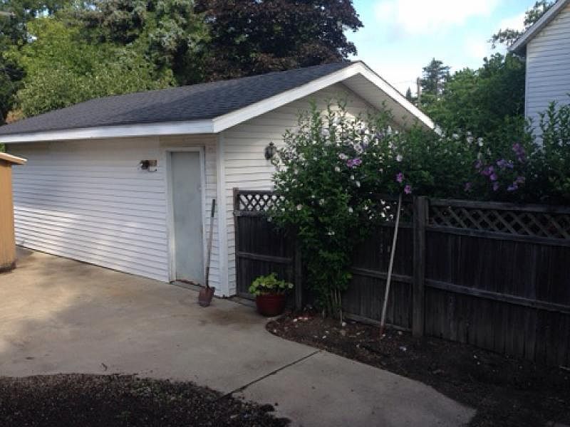 2nd image of 3413 S Pine St