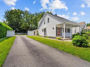 42 West St, West Warwick, RI 02893