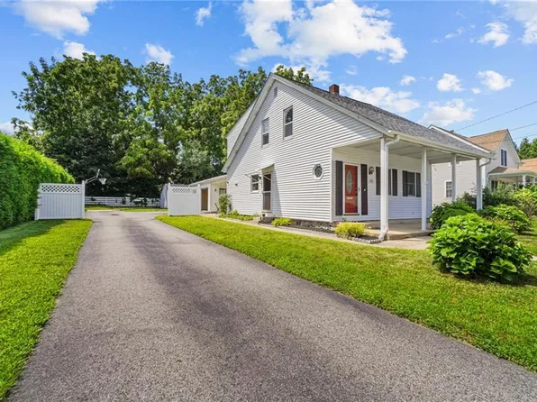42 West St, West Warwick, RI 02893