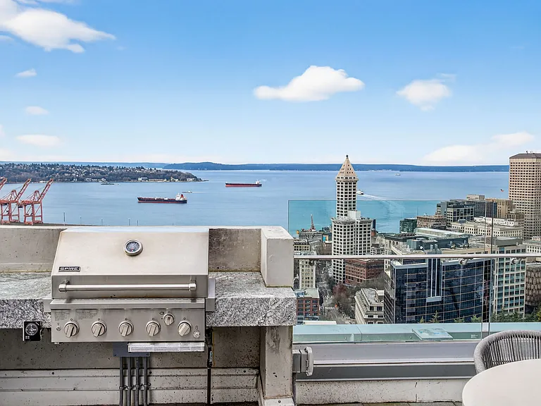 Yesler Towers — Photo 2
