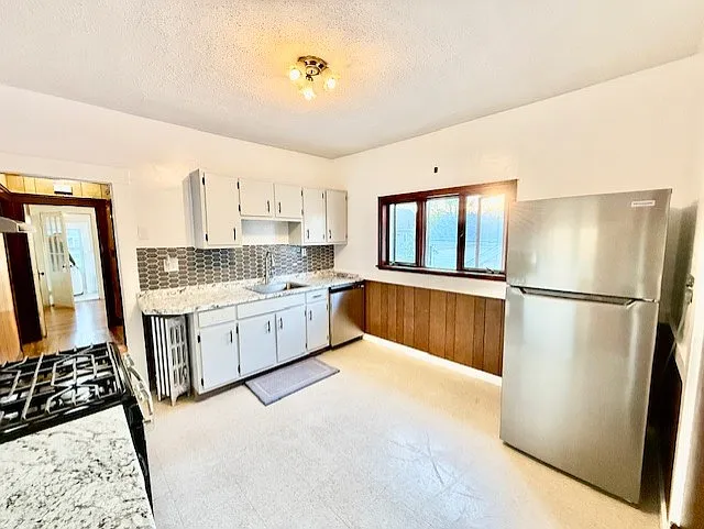 2 bed, 9999 sqft, $3,100 — Photo 1