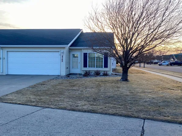 4702 10th Ave S, Fargo, ND 58103