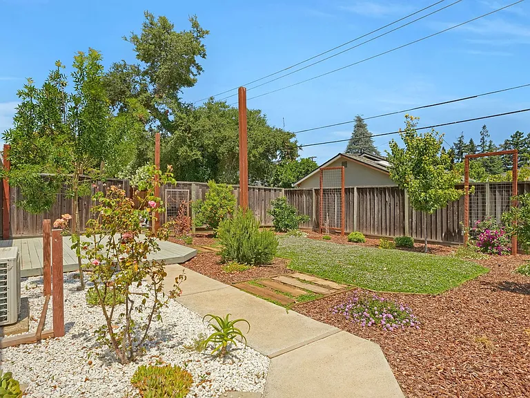 110 Paul Ave — Photo 20