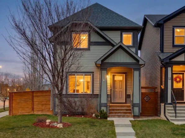 8 S Walgrove Grn SE, Calgary, AB T2X 2H8