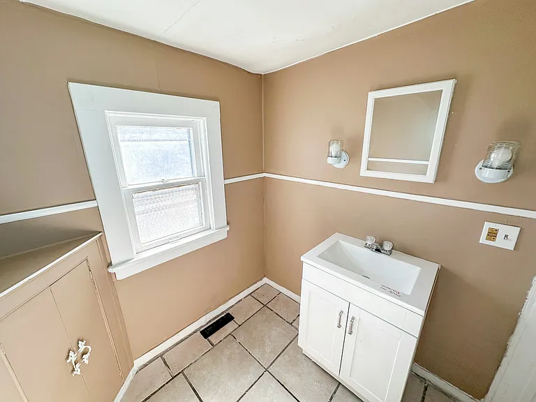 14812 Westropp Ave — Photo 14