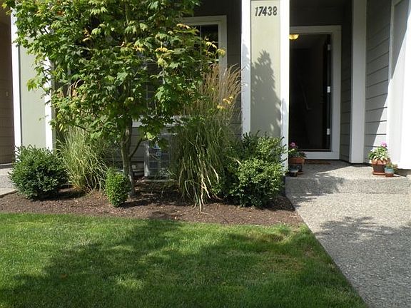 Front Yard and Cute Entry