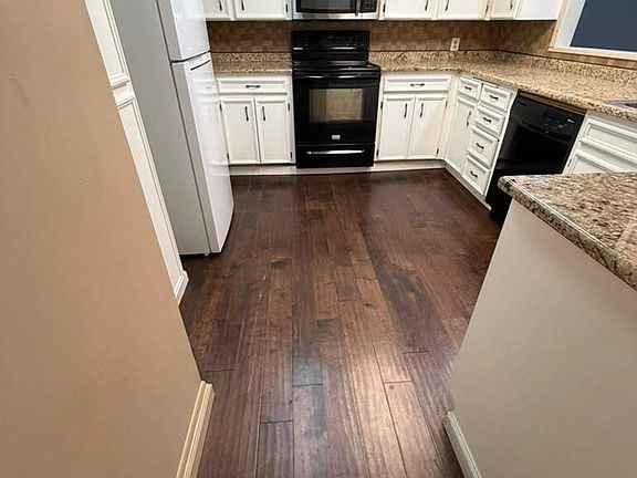 4th image of 2806 Stewart Dr