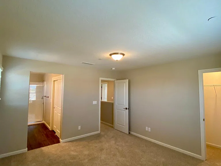 1102 Royalty Way W — Photo 22