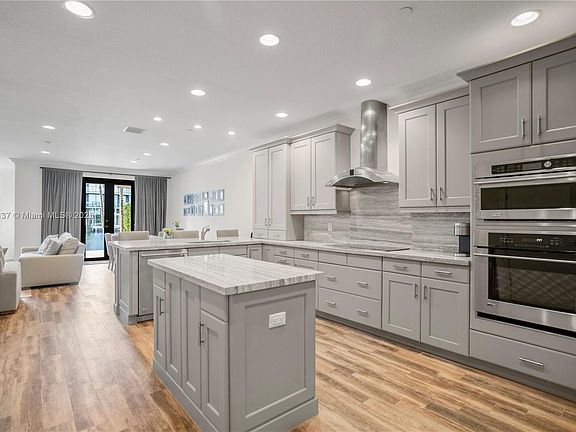3rd image of 105 Isle Of Venice Dr #105