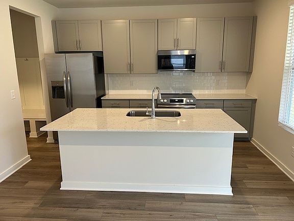 4th image of 1141 Ross Farms Blvd