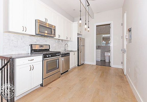2nd image of 1090 Bedford Ave APT 3